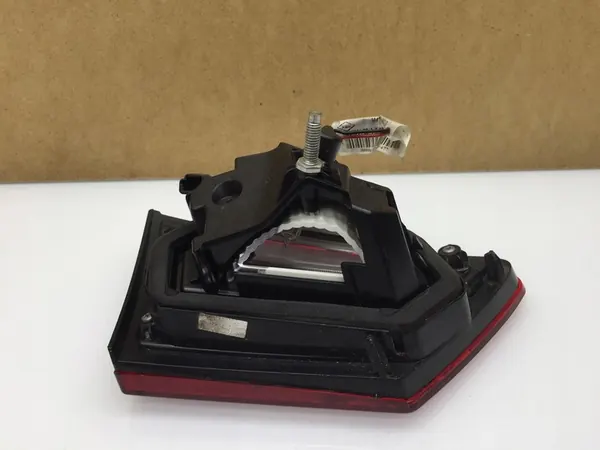 RENAULT CLIO IV HATCHBACK HÖGER BAKLJUS image 4