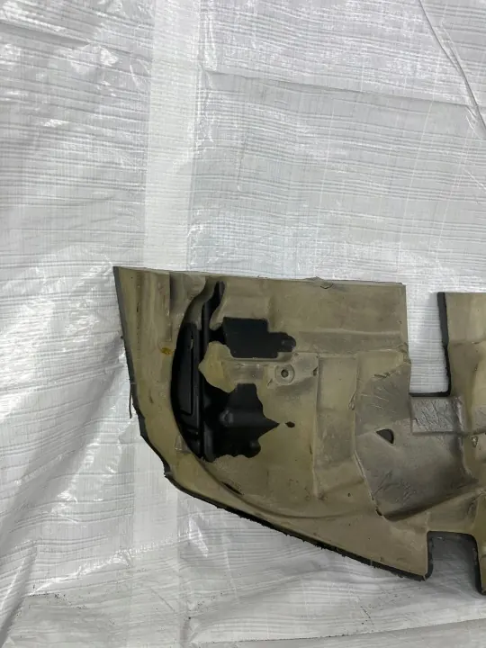 Mercedes CLS 257 OEM A2576824400 Isolamento Acústico image 5