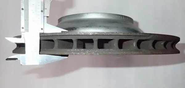 Disco de travão traseiro esquerdo OEM 7L8615601E Audi Q7 image 9