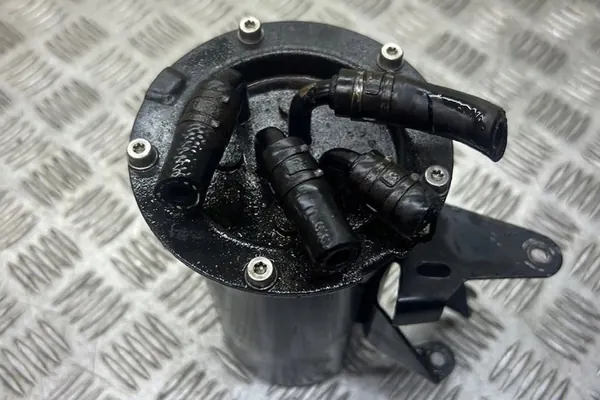 Polttoainesuodattimen kotelo VW PASSAT B6 3C0127400A image 3