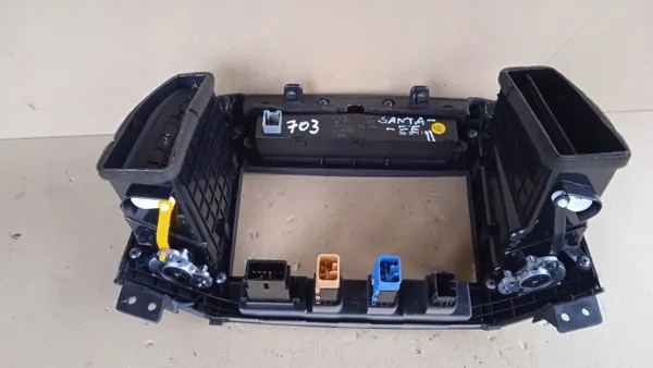 Cadre de grille centrale OEM 703 SK24 Hyundai Santa Fe II image 3