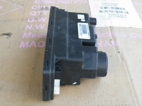 Pompe de verrouillage central Mercedes C W202 OEM 007828-05 image 4