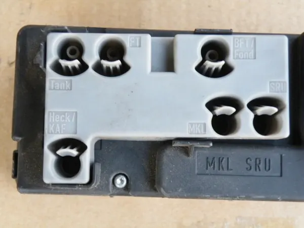 Pompe de verrouillage central Mercedes C W202 OEM 007828-05 image 8