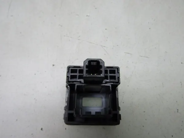 Honda ZR-V USB-Ladeanschluss OEM - Gebraucht image 3