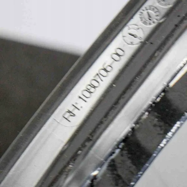 Ventana trasera izquierda Tesla OEM 43R004529 - Usado image 8