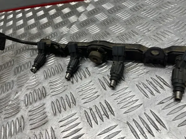 Carrera de inyección OEM 123654852 para Toyota Corolla E12 image 3