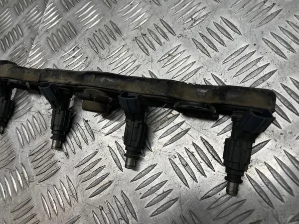 Carrera de inyección OEM 123654852 para Toyota Corolla E12 image 4
