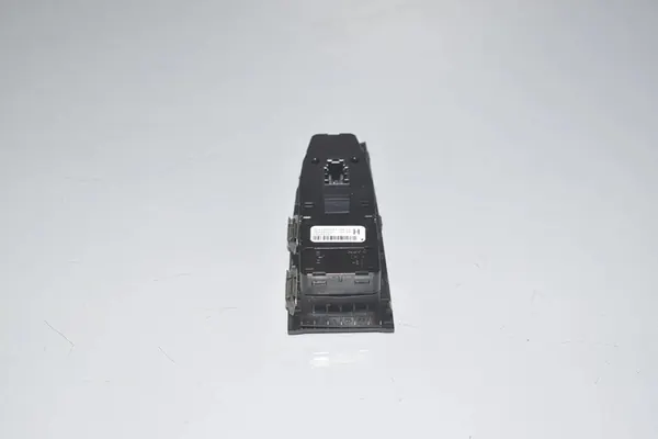 Fenstersteuerungstaste Vorne Links BMW 6 Gran Coupe (F06) OEM image 4