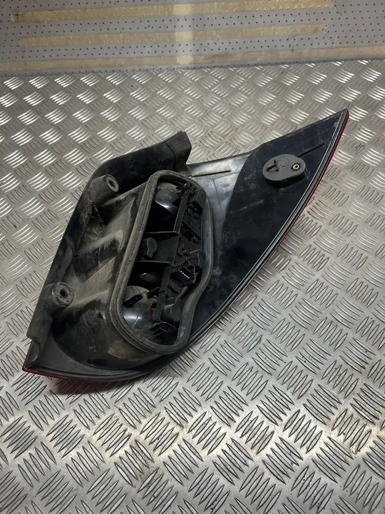 Lámpara trasera izquierda Renault Laguna II Kombi image 2