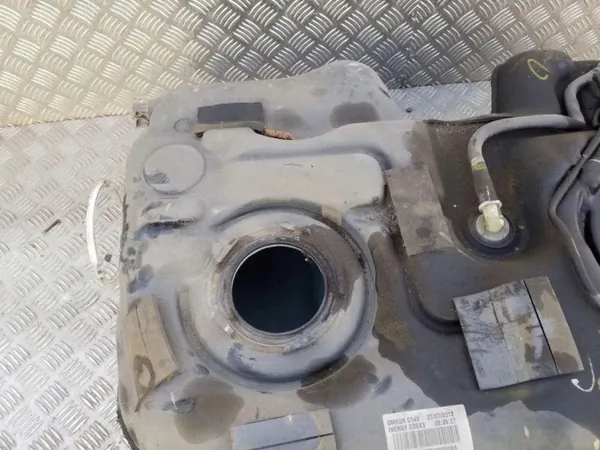 Brandstoftank Chevrolet Captiva OEM 20773931 - 4WD image 3