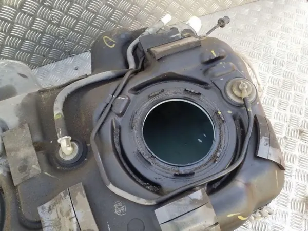 Brandstoftank Chevrolet Captiva OEM 20773931 - 4WD image 4
