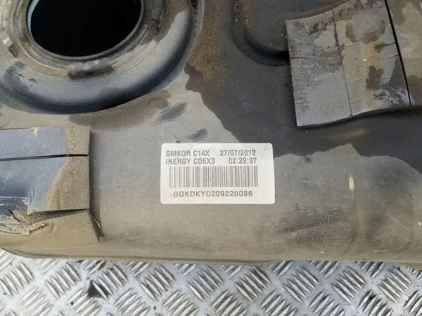 Brandstoftank Chevrolet Captiva OEM 20773931 - 4WD image 5