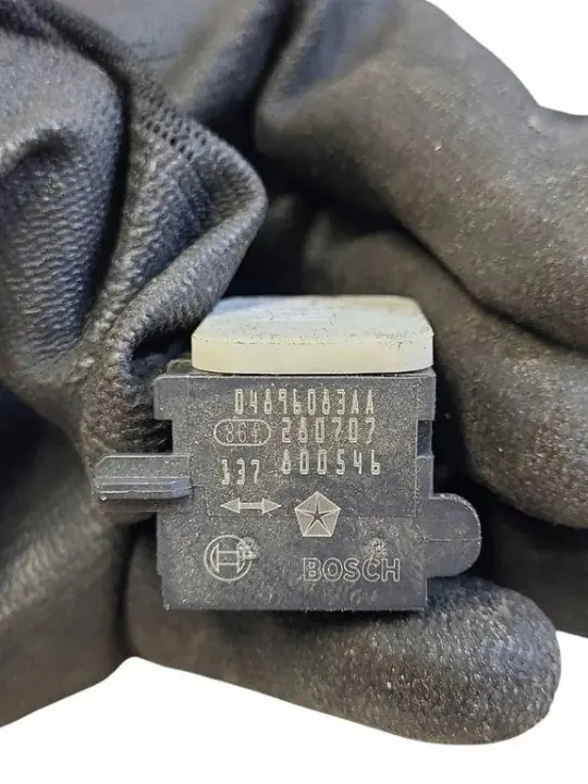 Jeep Cherokee KJ Airbag-sensor OEM 04896083AA image 4