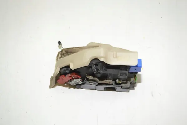 Left Front Door Lock VW Golf V Plus Octavia II Touran image 3