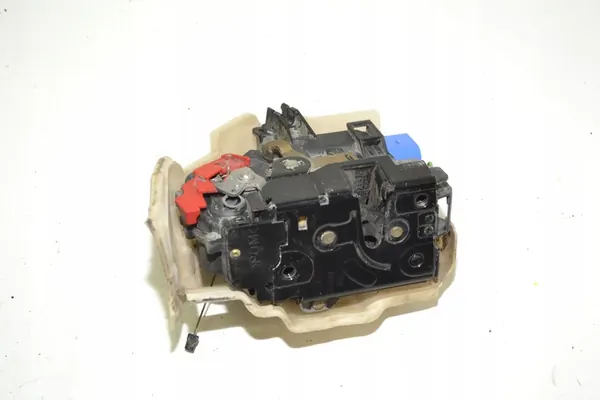 Left Front Door Lock VW Golf V Plus Octavia II Touran image 4