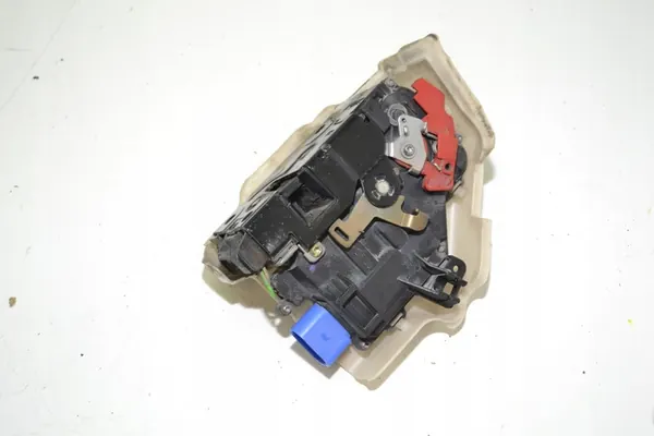 Left Front Door Lock VW Golf V Plus Octavia II Touran image 5