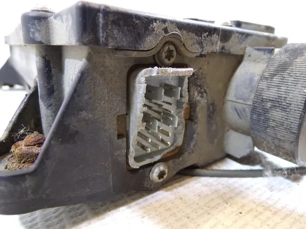 RENAULT ESPACE Electric Handbrake 8200316575 image 4