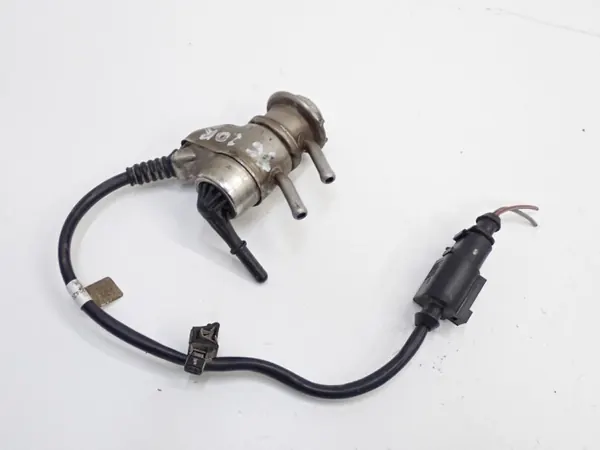 AdBlue-suutin OEM 7LA131113C VW Transporterille image 2