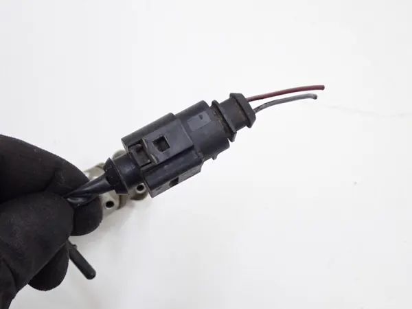 AdBlue-suutin OEM 7LA131113C VW Transporterille image 3