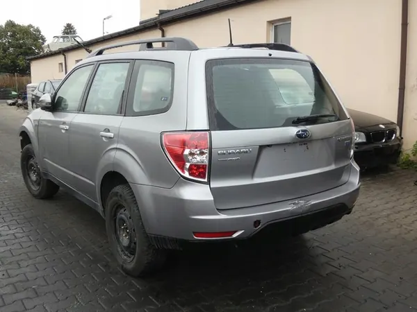 Takaluukku Subaru Forester III image 10