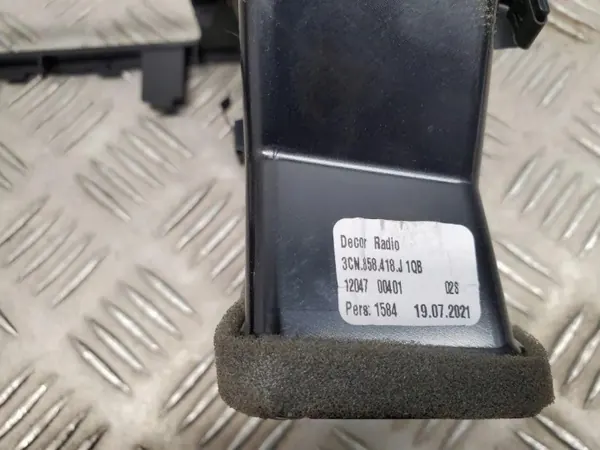 VW Konsole Lufteinlass OEM 3CN858418J - Gebraucht image 4