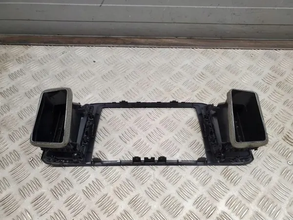 VW Konsole Lufteinlass OEM 3CN858418J - Gebraucht image 5