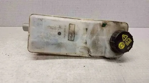 Ford Rempomp Reservoir OEM 03350890131 image 2