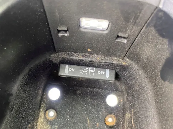 Bac de console centrale Maserati Quattroporte 2008 OEM 67563600 image 9
