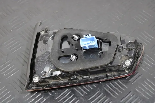 Luz trasera izquierda VW Passat B8 3G9945307N image 2