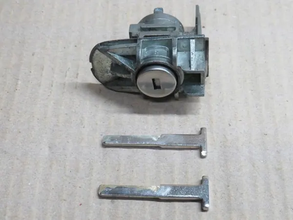 Insert de Serrure Porte Ford Kuga II OEM PRY3090 image 2