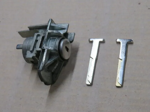 Insert de Serrure Porte Ford Kuga II OEM PRY3090 image 3