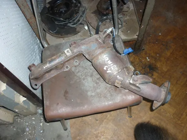 Suzuki Jimny III 1.3 16V Avgasgrenrör OEM JIMNY KOLEKTOR / KATALIZATOR image 2