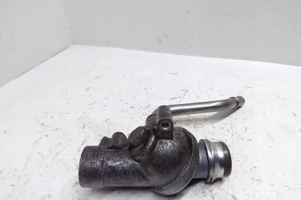 Carcasa de termostato VOLVO S80 II 2.4L Diesel 2010 OEM 31293820 image 2