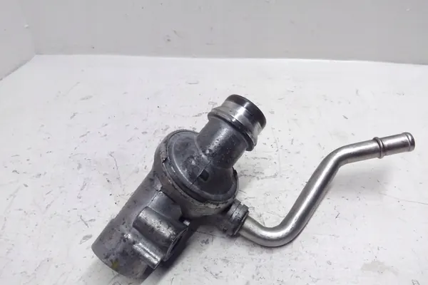 Carcasa de termostato VOLVO S80 II 2.4L Diesel 2010 OEM 31293820 image 4