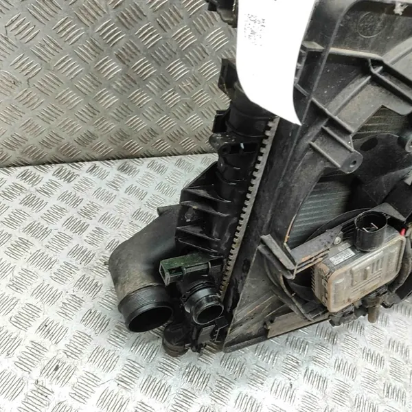 Pieza refrigeración Land Rover OEM 6G918005FD - Usada image 3