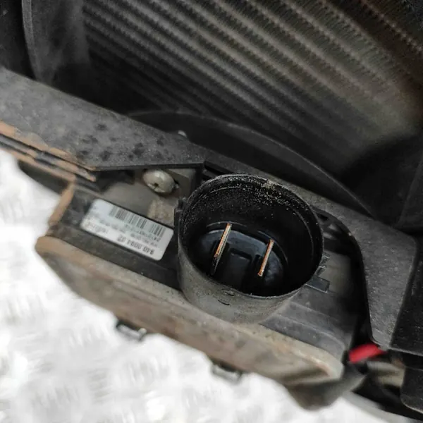 Pieza refrigeración Land Rover OEM 6G918005FD - Usada image 6