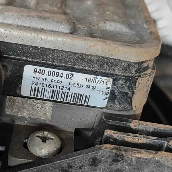 Pieza refrigeración Land Rover OEM 6G918005FD - Usada image 9