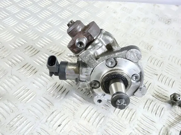 BMW 5 F10 F11 ruiskutusjärjestelmä OEM 0445010517 image 8