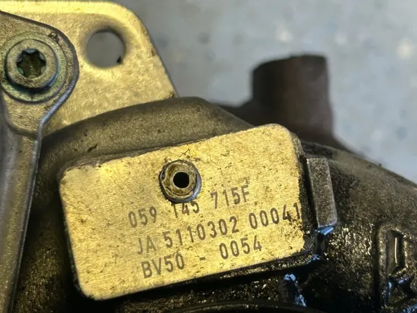 Turbo Volkswagen Touareg 3.0 TDI OEM 059145715F - Usado image 3