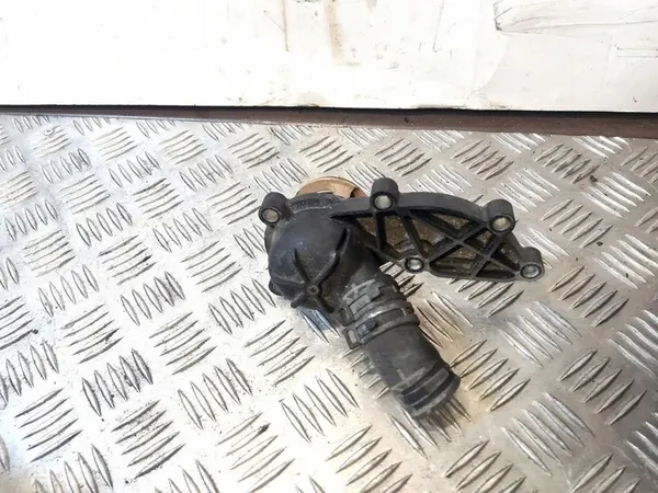 Carcasa de termostato VW JETTA III 2.0L Diesel 2015 06E121111N image 2