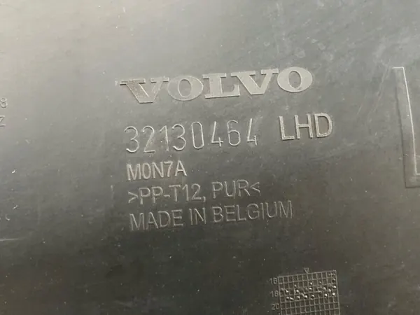 Volvo XC40 2017- Tuulilasinreunus OEM 32130464 image 6