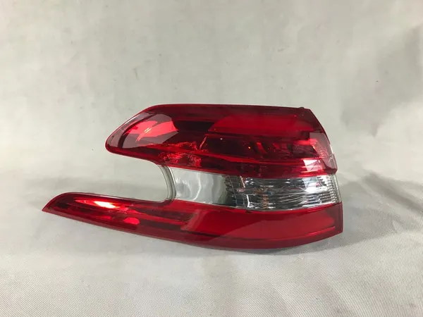 Lámpara trasera izquierda Peugeot 308 II T9 Kombi image 3