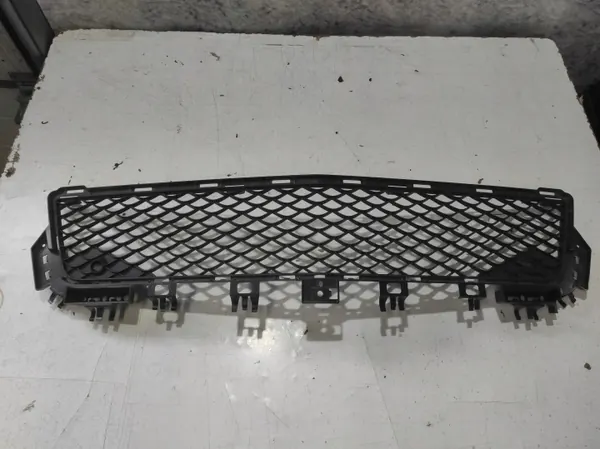 MB C-CLASS C204 C63 AMG Front Unterer Kühlergrill A2048851753 image 2