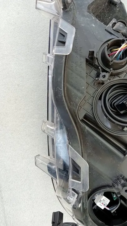 Faros Derecho Toyota RAV4 V 19- OEM 81145-42842 image 3