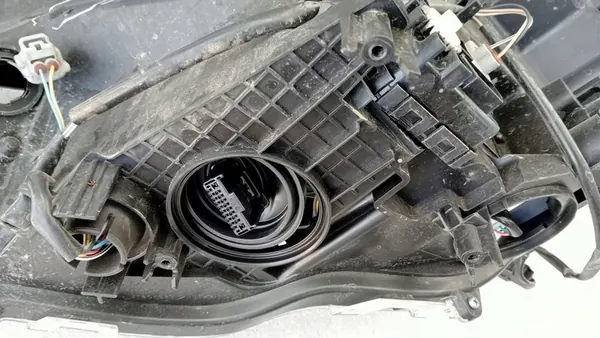 Faros Derecho Toyota RAV4 V 19- OEM 81145-42842 image 4