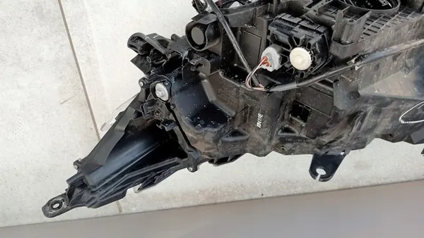 Faros Derecho Toyota RAV4 V 19- OEM 81145-42842 image 5