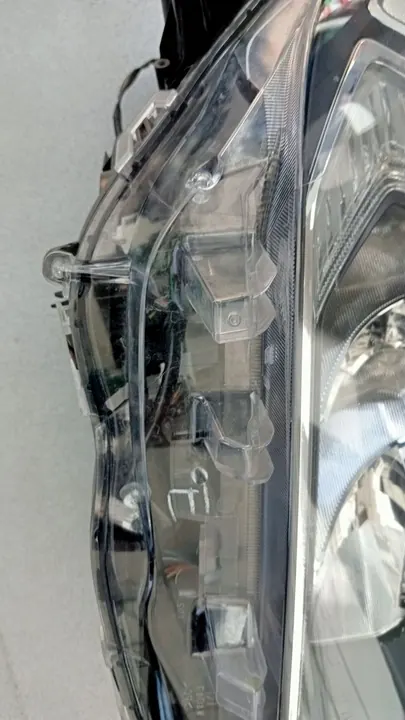 Faros Derecho Toyota RAV4 V 19- OEM 81145-42842 image 9