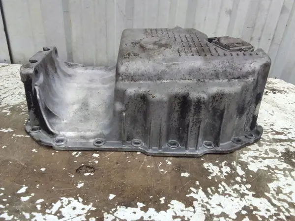 Oljetank 032103603AB VW Golf IV 1.4 image 2