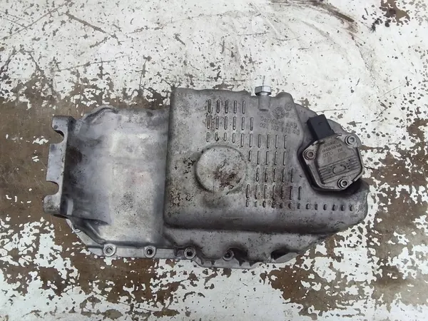 Oljetank 032103603AB VW Golf IV 1.4 image 6