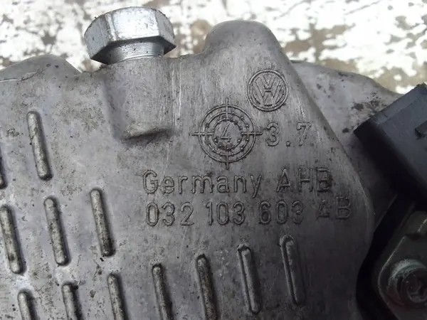 Oljetank 032103603AB VW Golf IV 1.4 image 9